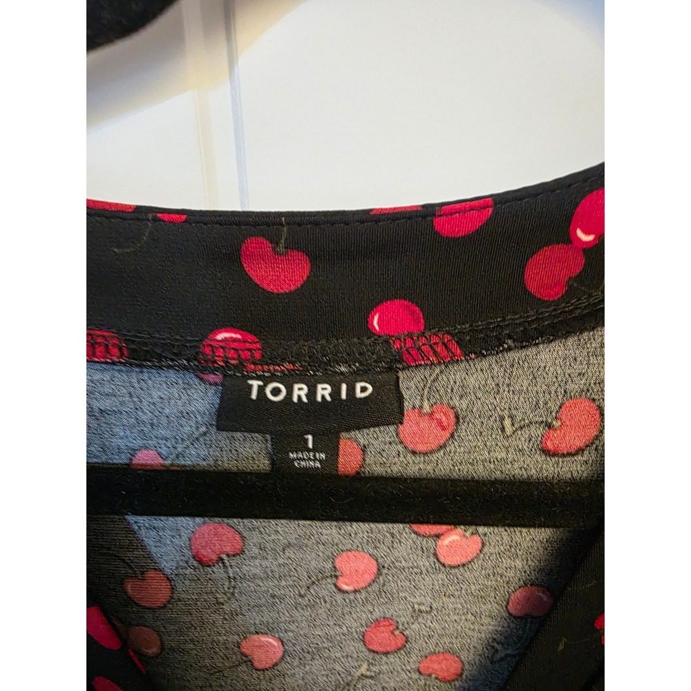 Torrid Cherry Print Faux Wrap Dress Size 1 Black Red Retro Pin Up Rockabilly - Picture 4 of 12
